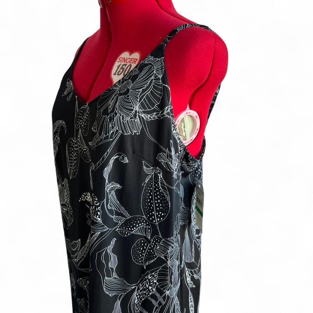 Skys The Limit Black & White Floral Maxi Dress - Picture 7 of 8